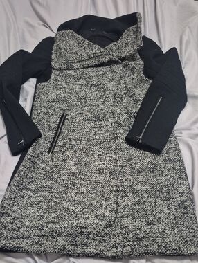 Diane Von Furstenberg Black & Gray Textured Bouclé Coat Size 8